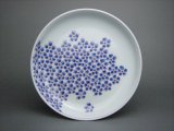 画像: 六寸深皿・桜絵ブルー